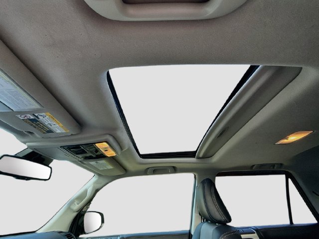 Used 2022 Toyota 4Runner SR5 Premium w/ Moonroof Package AWD/4WD image 14