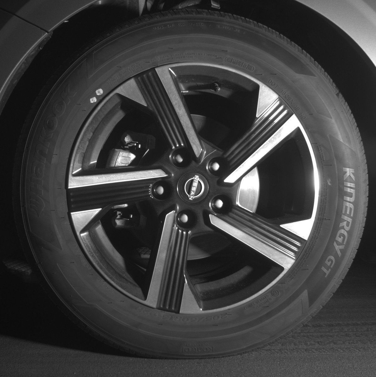 Used 2025 Nissan Sentra SV FWD image 11