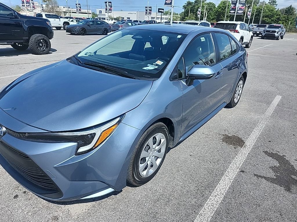 Used 2025 Toyota Corolla LE image 18