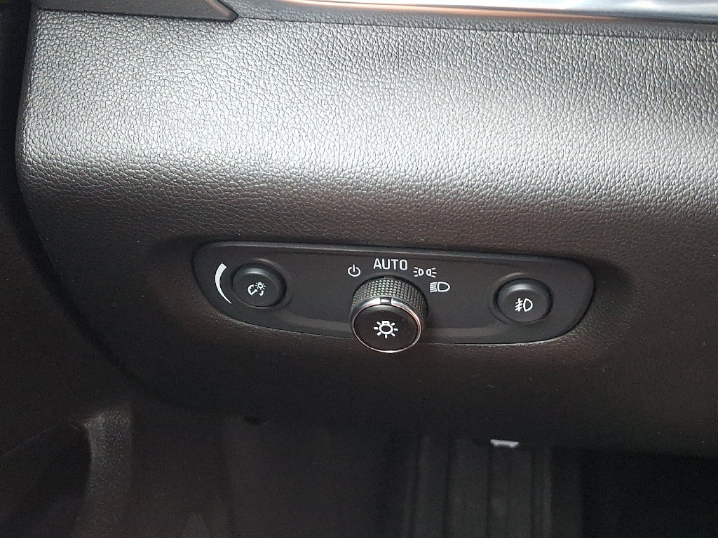 Certified 2021 Chevrolet Traverse LT FWD image 23