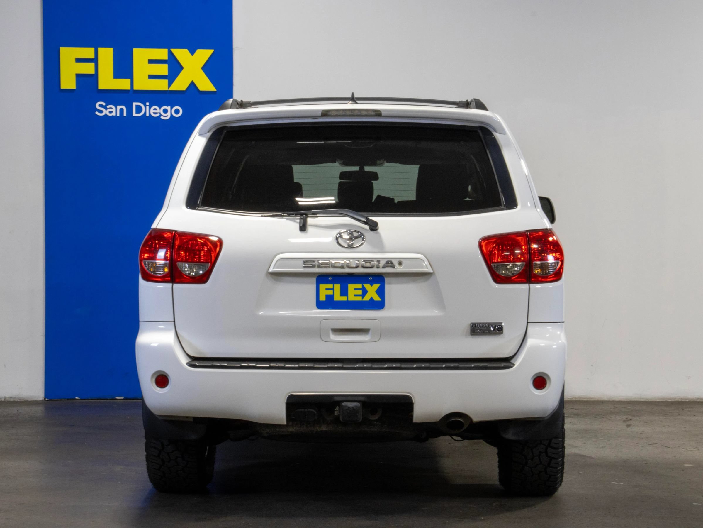 Used 2014 Toyota Sequoia SR5 RWD image 4