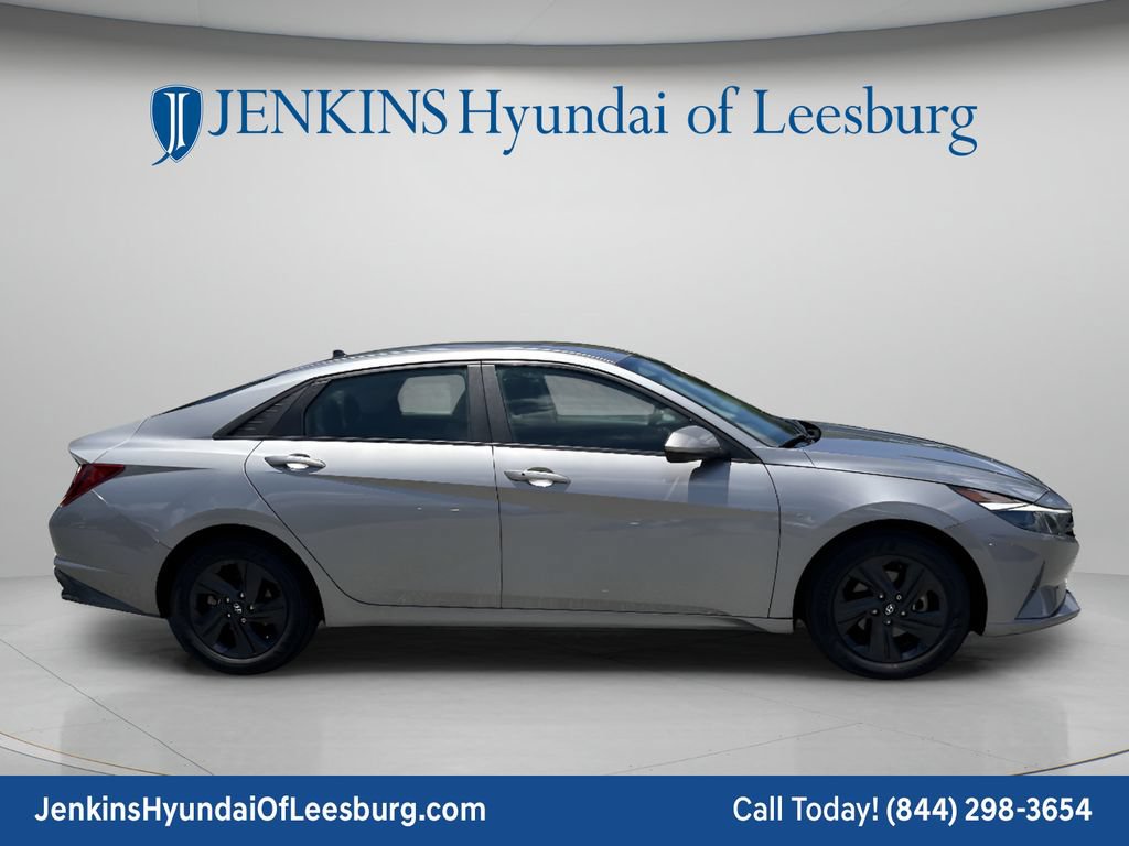 Certified 2023 Hyundai Elantra SEL w/ Preferred Accessory Package FWD image 3