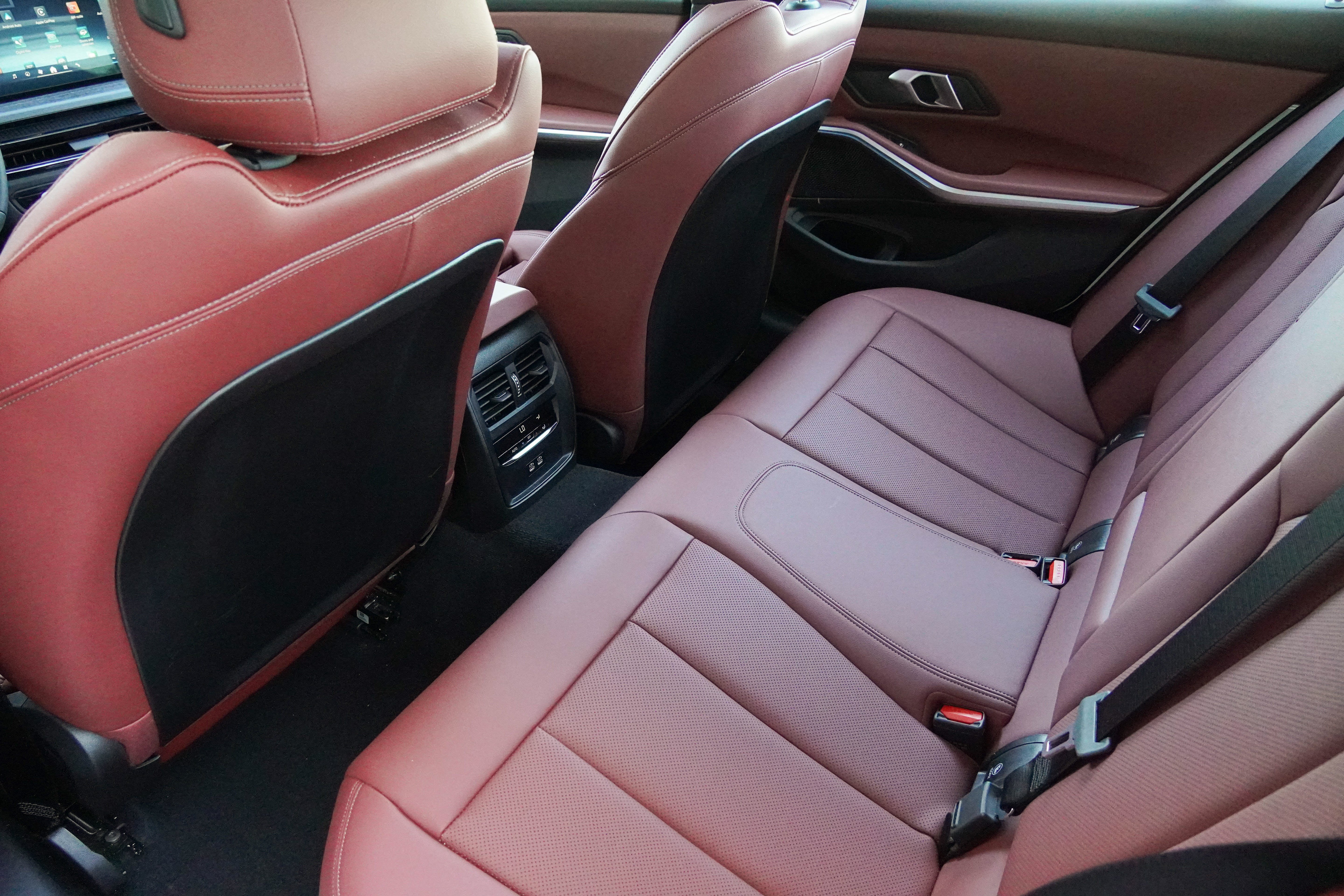 Certified 2025 BMW 330i Sedan RWD image 31