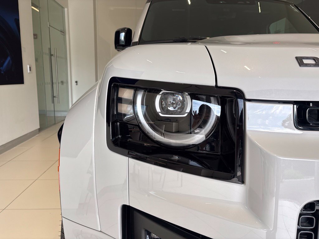 New 2026 Land Rover Defender 110 AWD/4WD image 8
