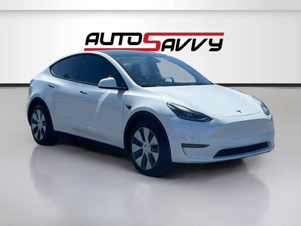 Used 2024 Tesla Model Y Long Range AWD/4WD image 1