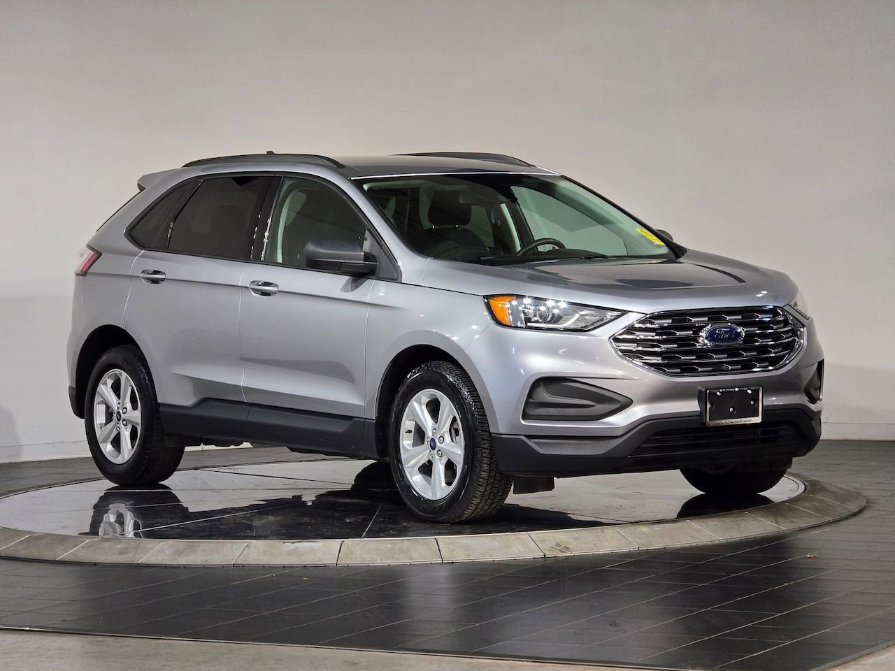 Used 2022 Ford Edge SE image 2