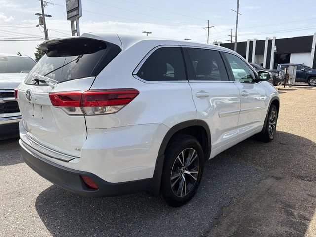 Used 2018 Toyota Highlander Plus FWD image 6