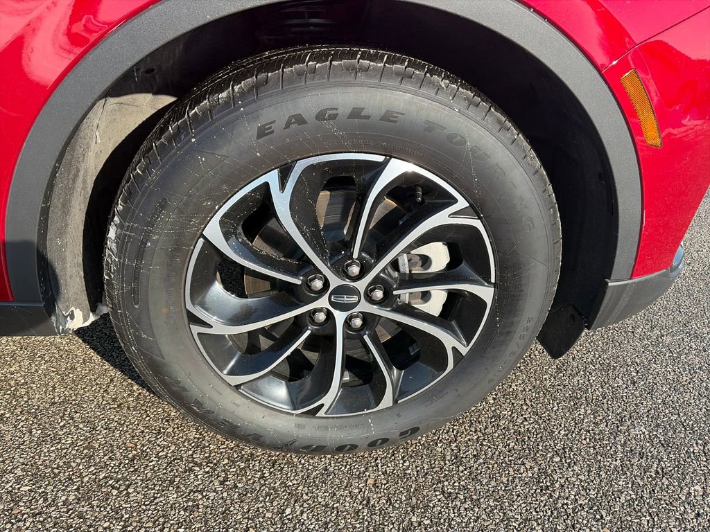 Used 2025 Lincoln Nautilus Premier w/ Equipment Group 102A image 9