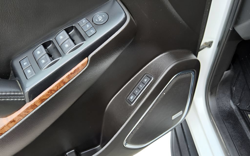 Used 2017 Chevrolet Tahoe Premier AWD/4WD image 29
