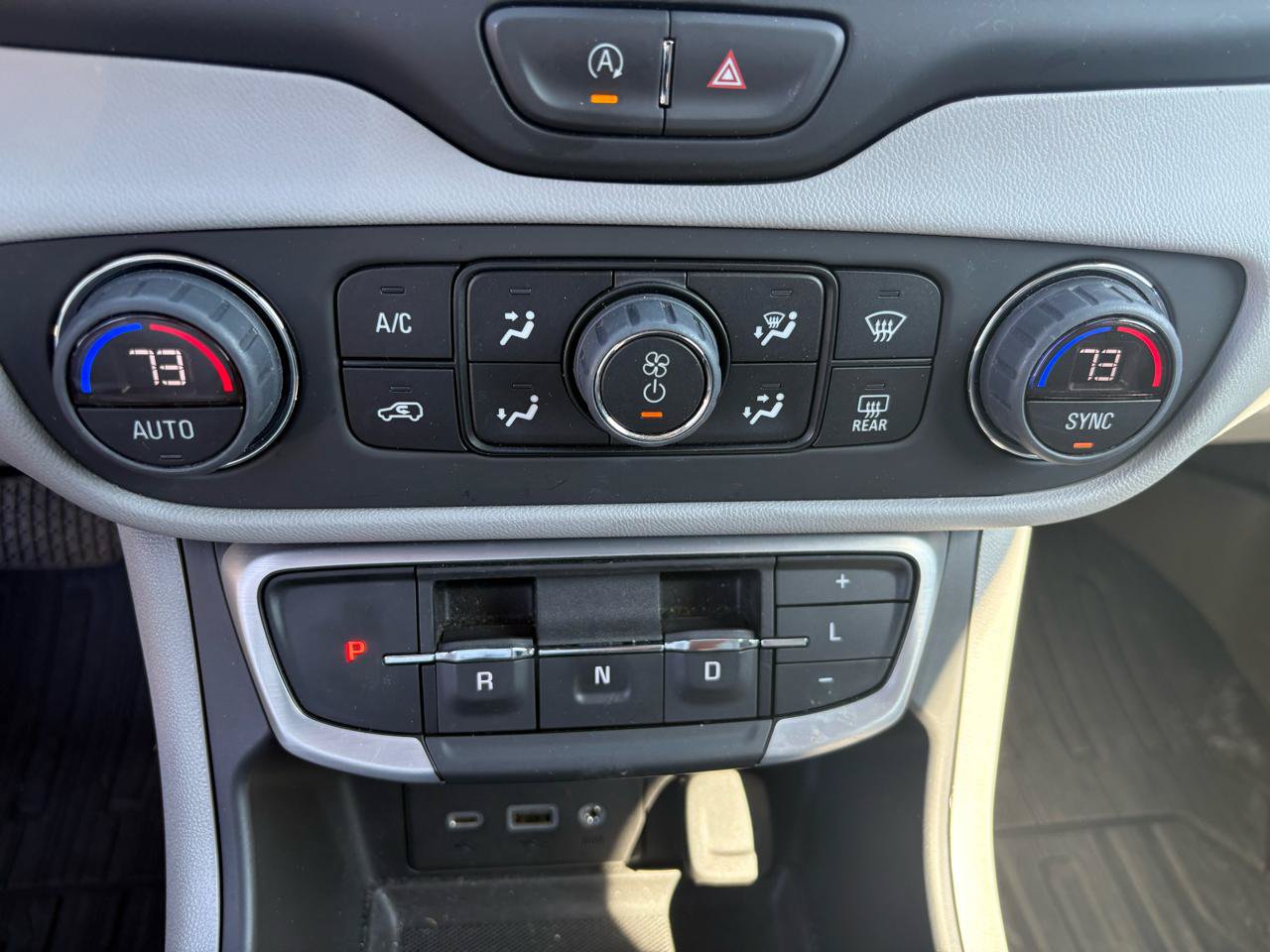 Used 2024 GMC Terrain SLE w/ Driver Convenience Package AWD/4WD image 26