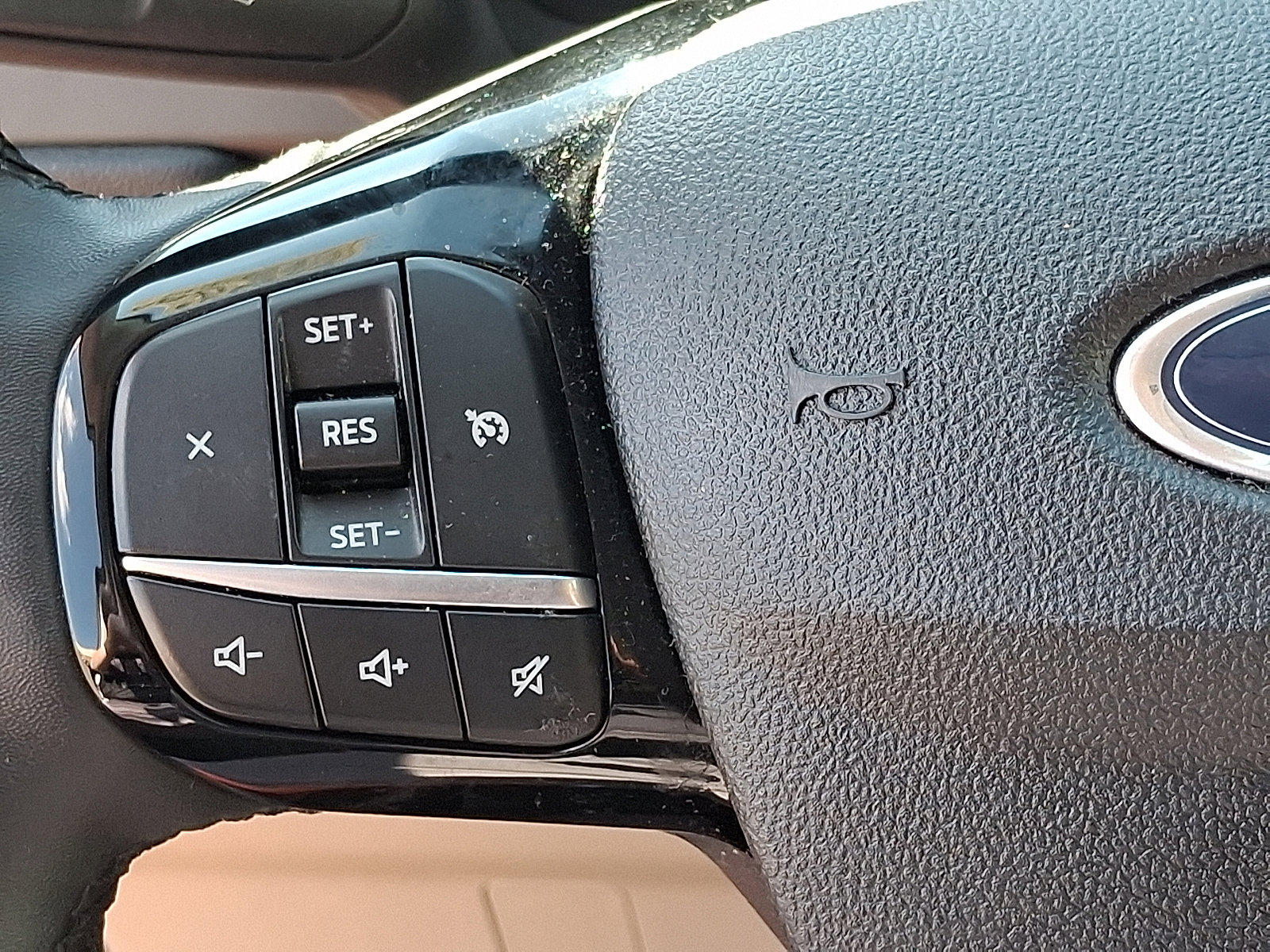 Certified 2022 Ford Escape SE w/ SE Sport Appearance Package image 20