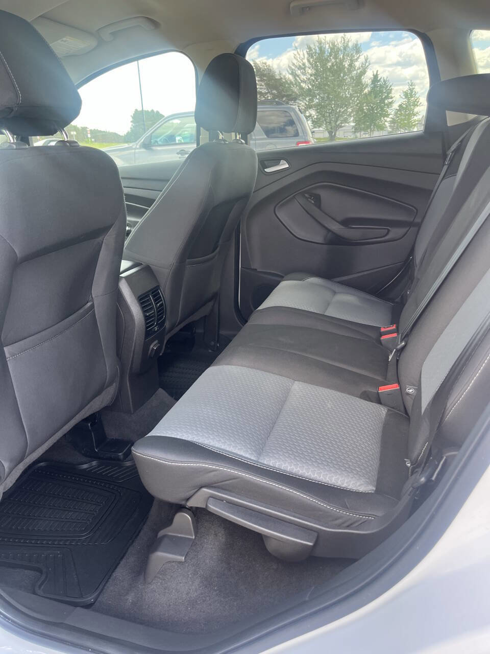 Used 2017 Ford Escape SE image 8