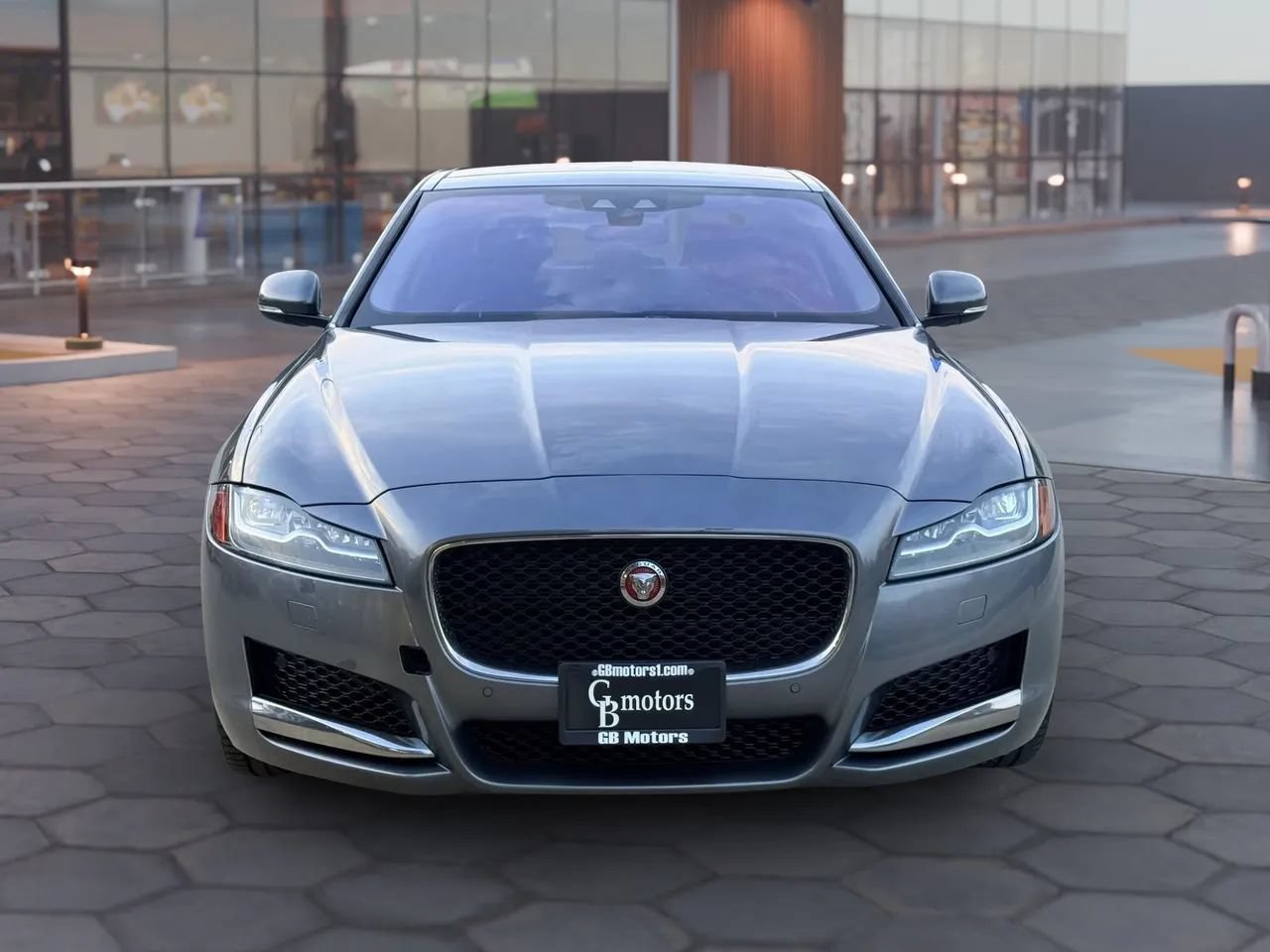 Used 2016 Jaguar XF Prestige AWD/4WD image 2