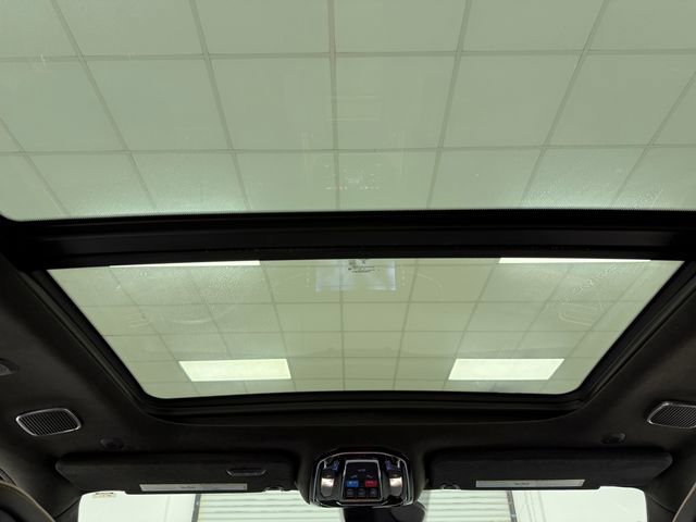 Used 2022 Jeep Grand Wagoneer Series III w/ Rear Seat Video Group 1 AWD/4WD image 29