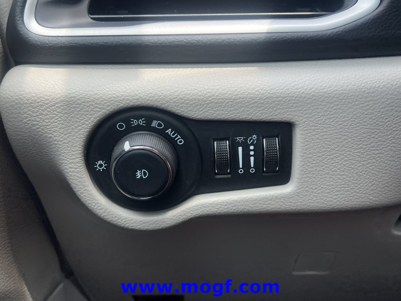 Used 2024 Chrysler Pacifica Touring-L FWD image 14