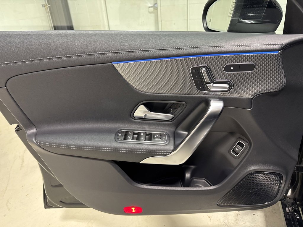 Used 2025 Mercedes-Benz CLA 250 4MATIC w/ Exclusive Package image 14