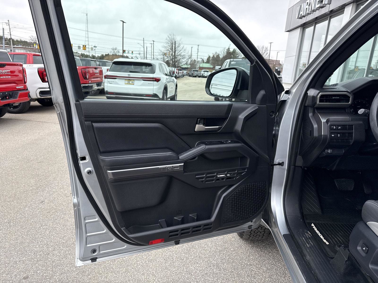 Used 2025 Toyota Tacoma TRD Off-Road AWD/4WD image 11
