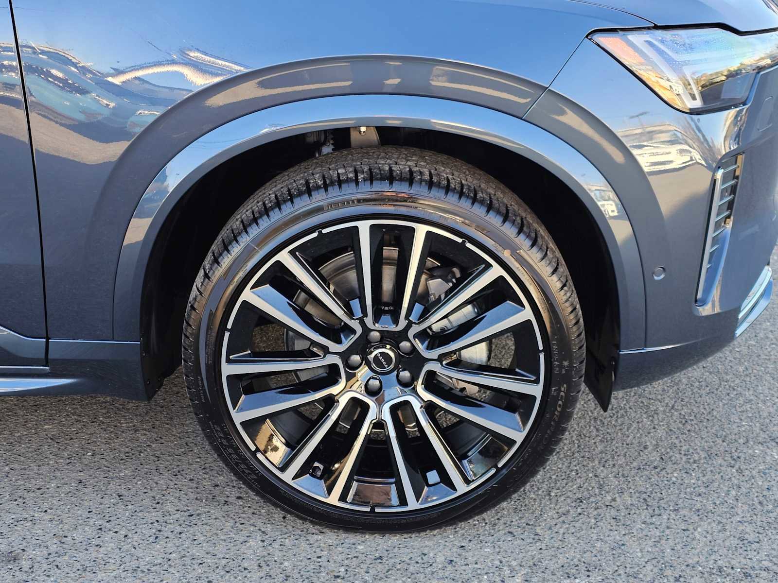 New 2025 Volvo XC90 B6 Ultra image 9