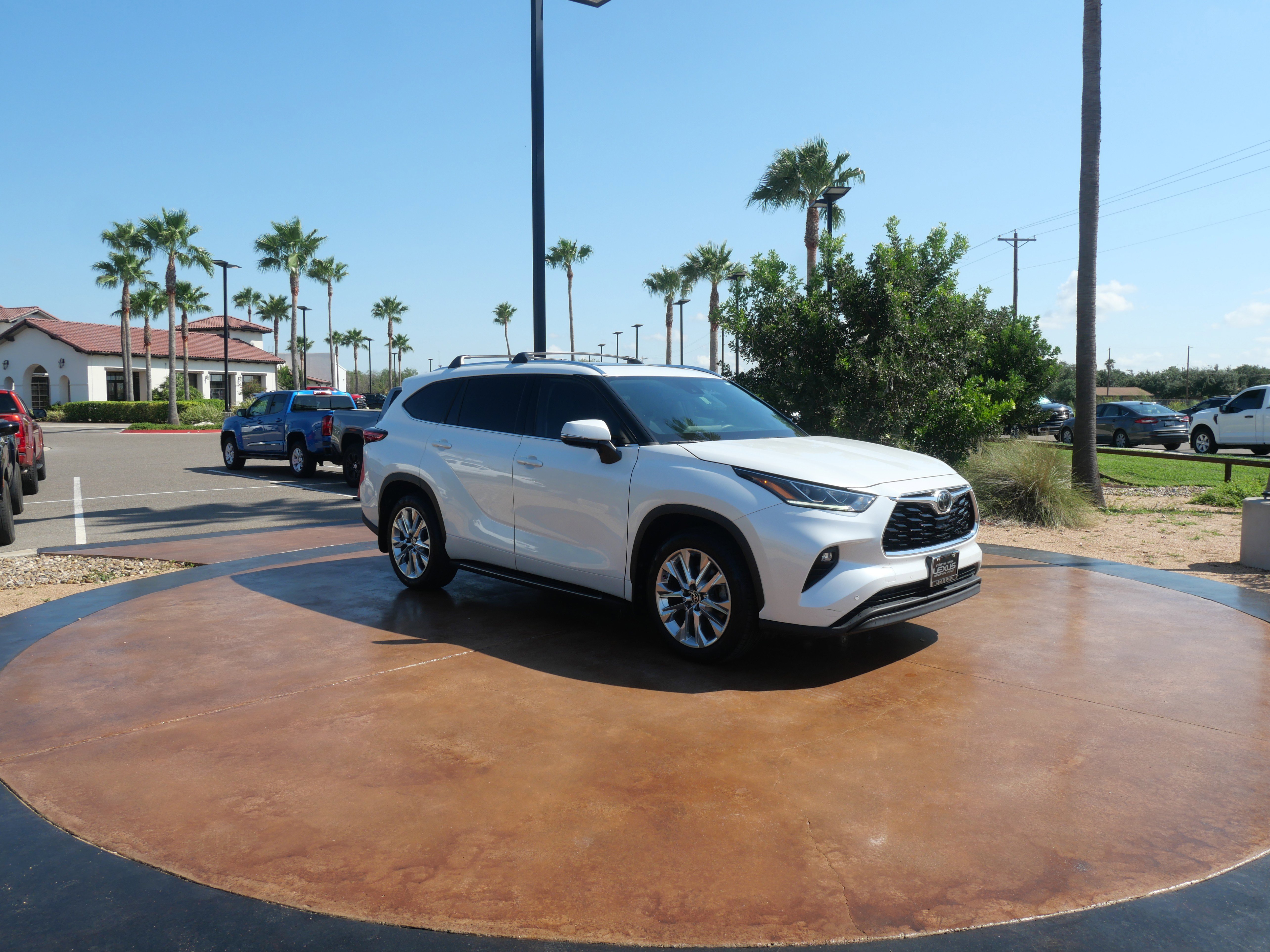 Used 2023 Toyota Highlander Limited