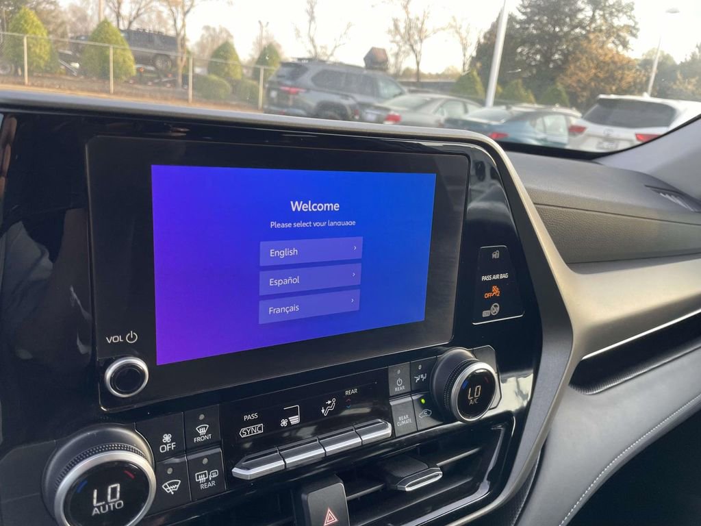 Used 2024 Toyota Highlander LE image 38