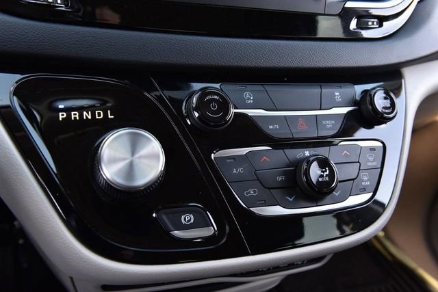 Used 2023 Chrysler Voyager LX image 14