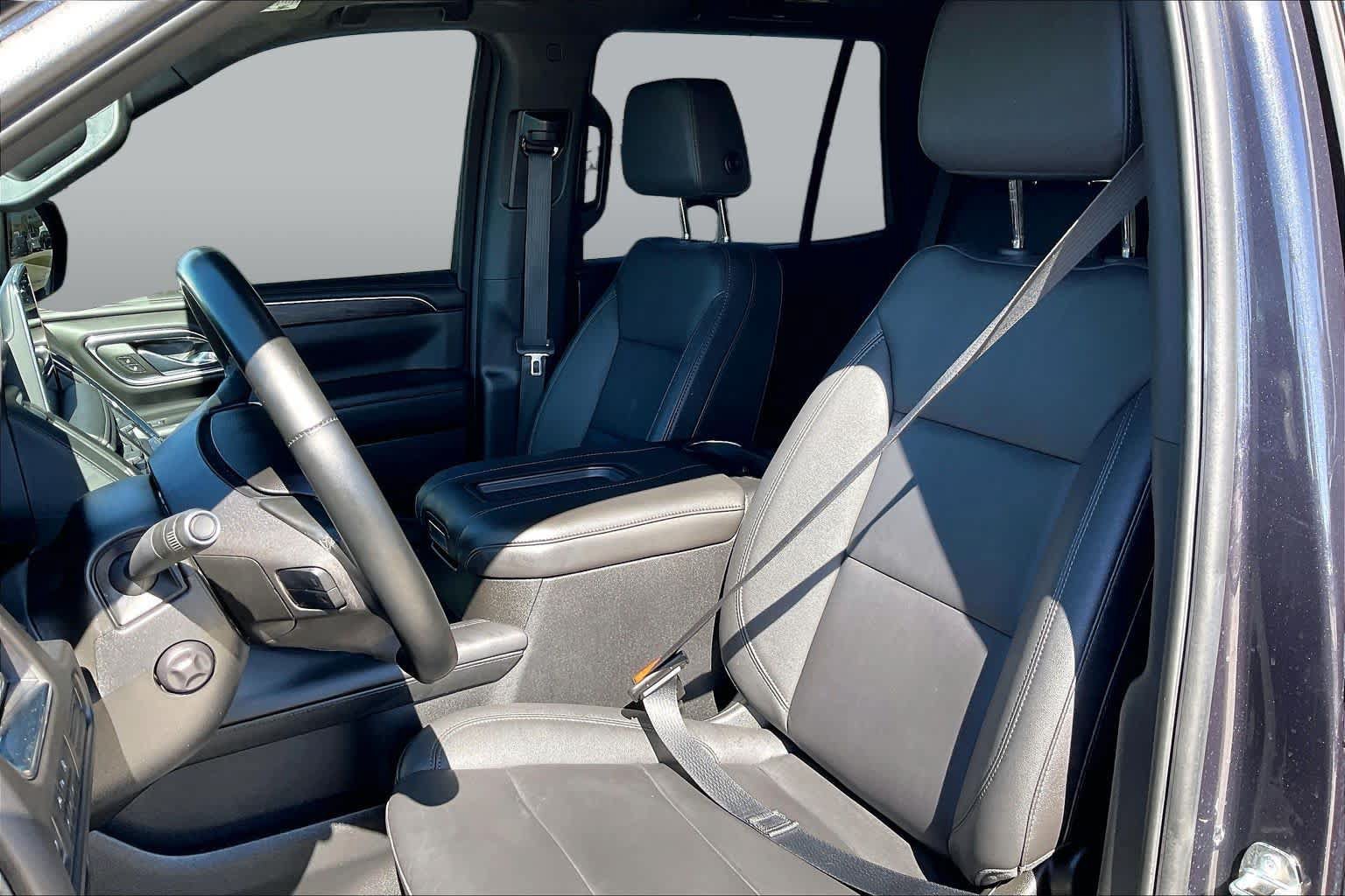 Used 2024 Chevrolet Tahoe Z71 w/ Luxury Package AWD/4WD image 8