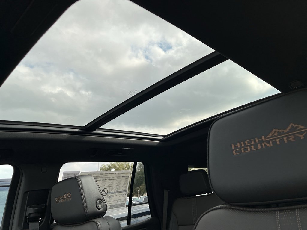 New 2026 Chevrolet Tahoe High Country AWD/4WD image 14