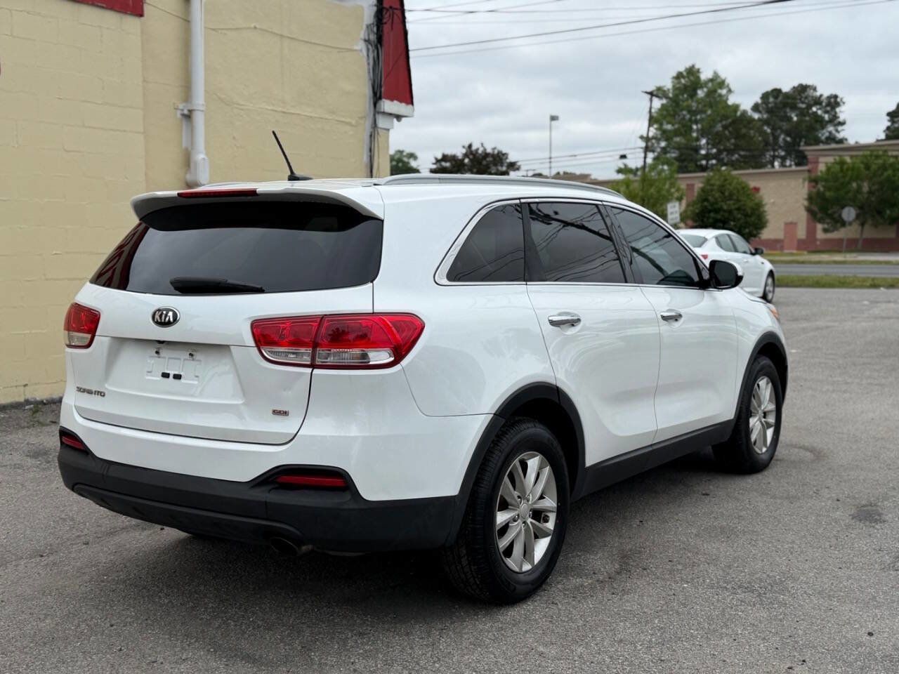 Used 2016 Kia Sorento FWD image 8