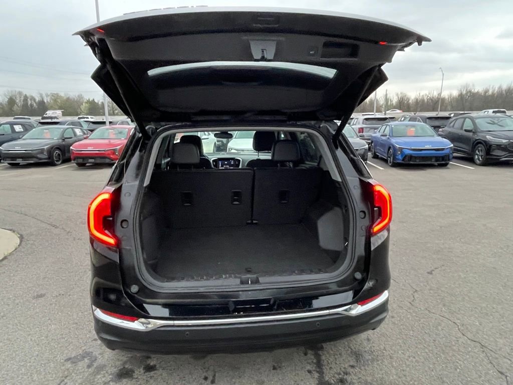 Used 2023 GMC Terrain SLT image 9