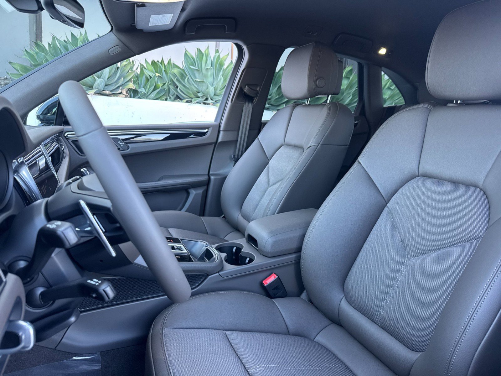 New 2026 Porsche Macan AWD/4WD image 5