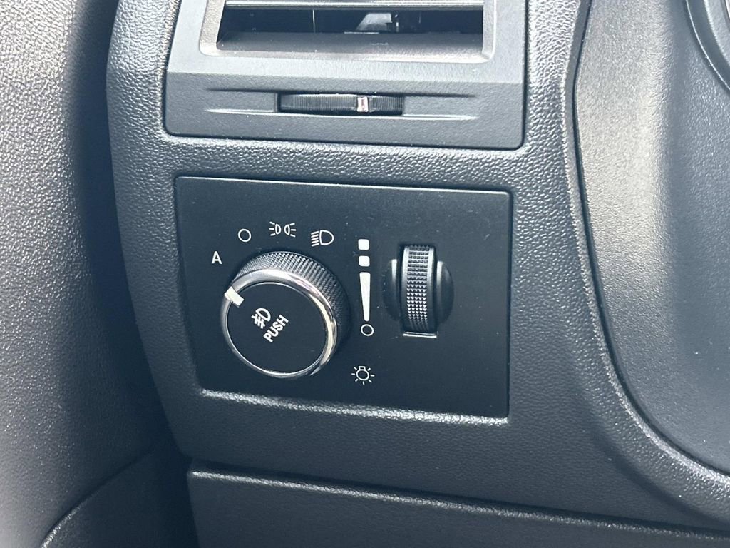 Used 2013 Dodge Challenger R/T image 27