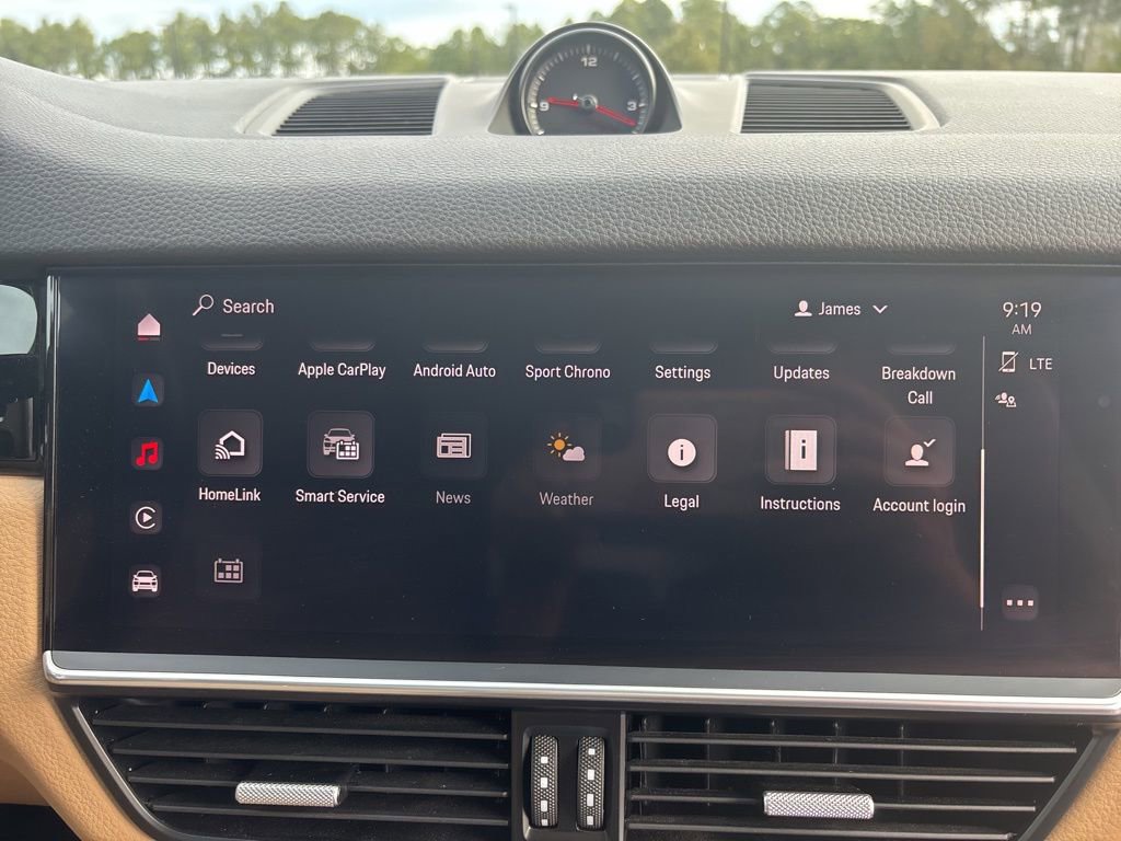 Used 2022 Porsche Cayenne Platinum Edition image 37