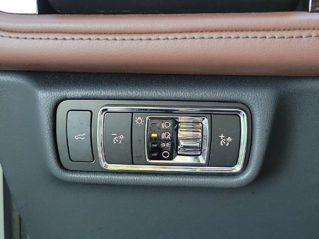 Certified 2025 Lincoln Aviator Reserve w/ Luxury Package RWD image 13