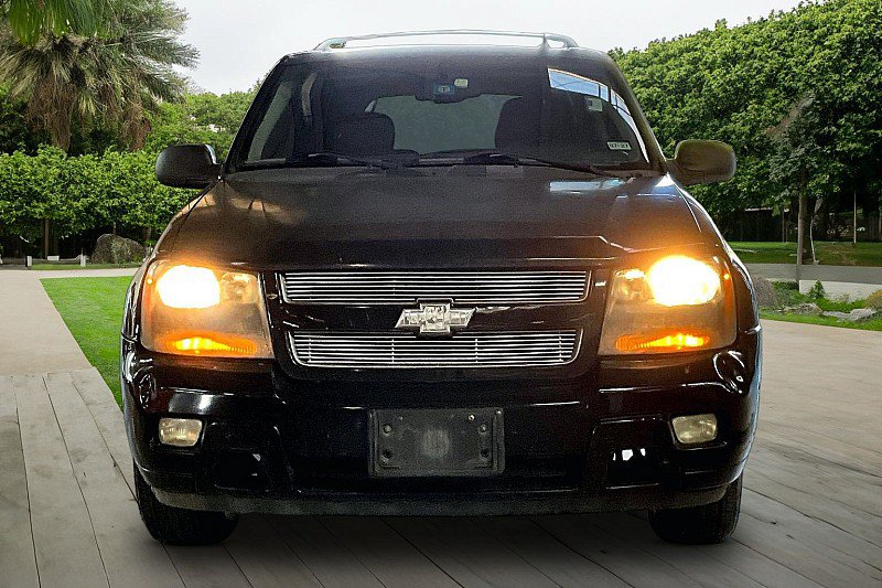 Used 2008 Chevrolet TrailBlazer LT w/ Sun And Sound Package RWD image 2