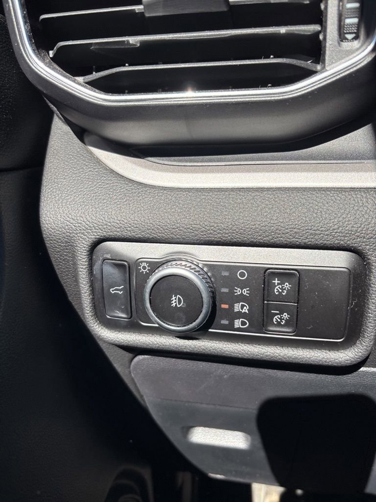 Used 2023 Ford Explorer XLT w/ Equipment Group 202A AWD/4WD image 10