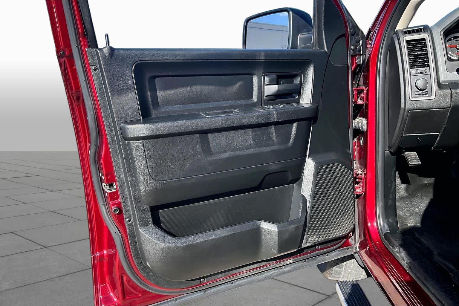 Used 2019 RAM 1500 Tradesman w/ Chrome Appearance Group RWD image 22
