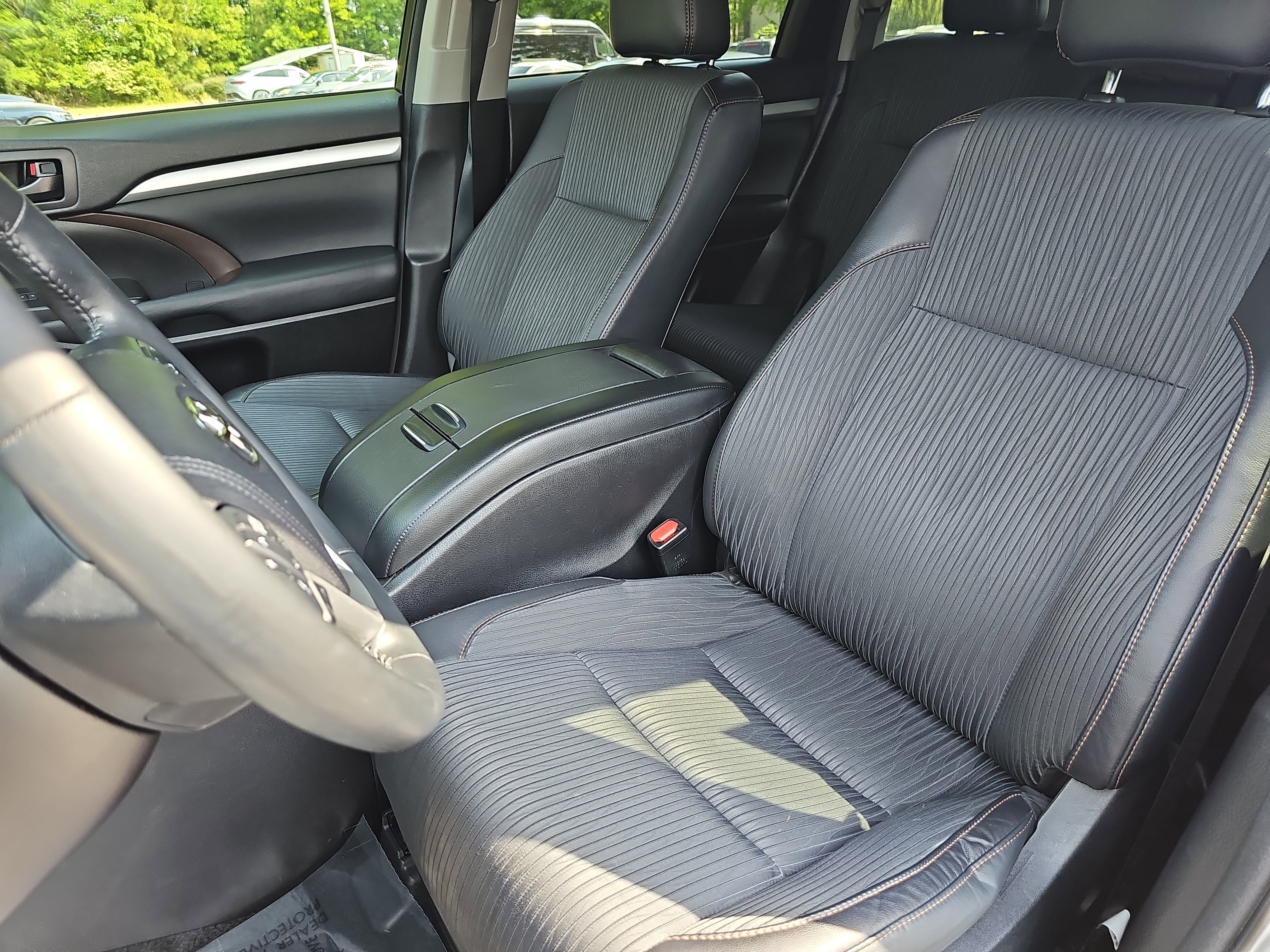 Used 2017 Toyota Highlander Plus FWD image 17