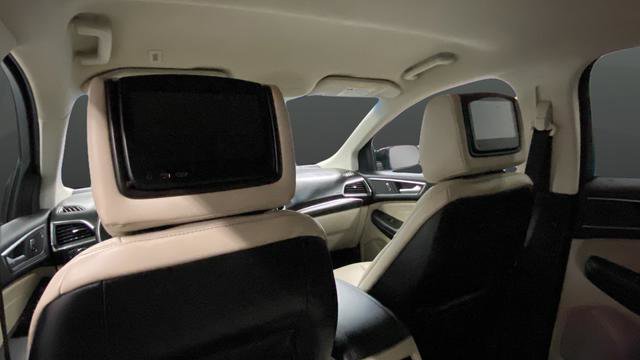 Used 2020 Ford Edge Titanium AWD/4WD image 25