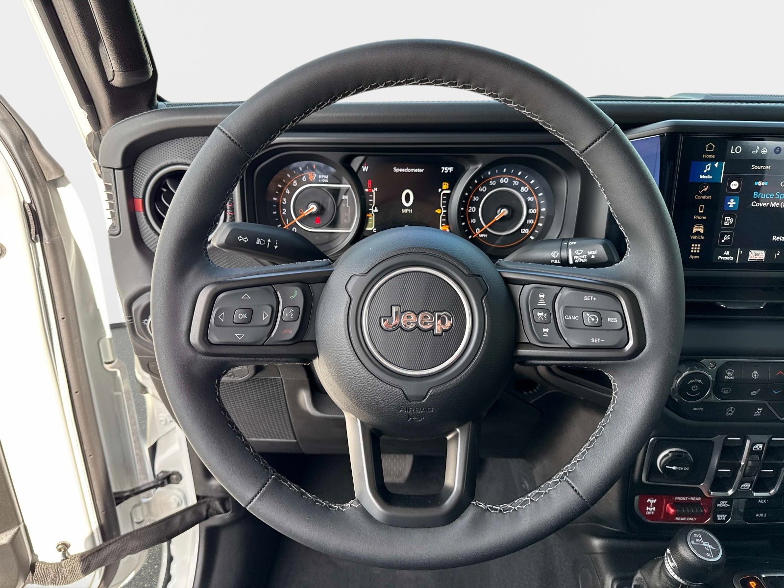Used 2025 Jeep Gladiator Rubicon w/ Convenience Group AWD/4WD image 26