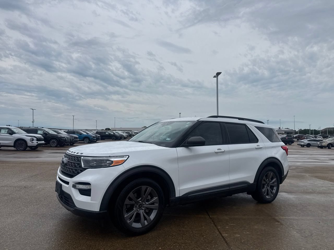 Used 2021 Ford Explorer XLT w/ Equipment Group 202A RWD image 10