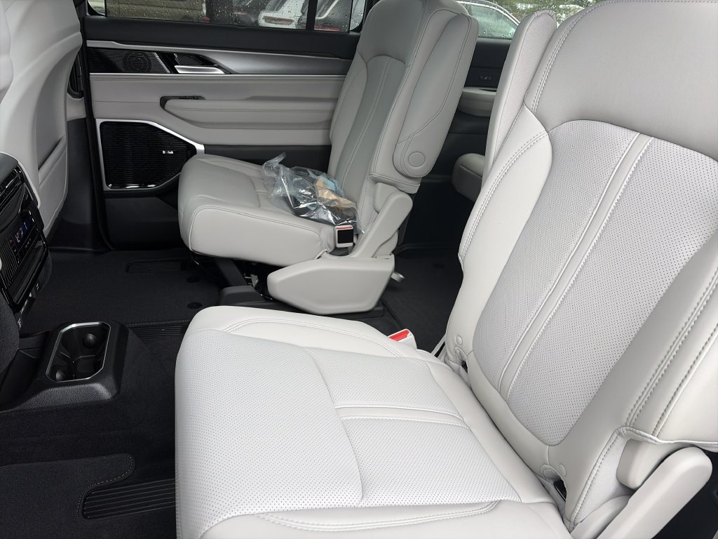 New 2026 Jeep Grand Wagoneer Limited AWD/4WD image 29