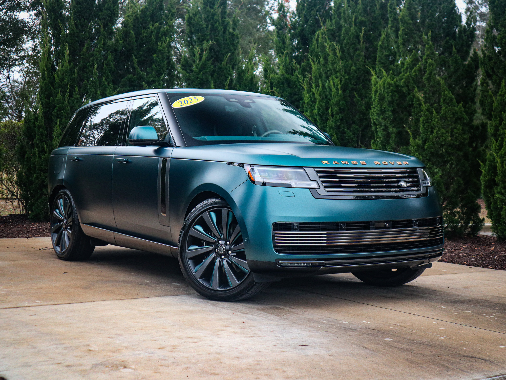 Used 2025 Land Rover Range Rover SV video 2