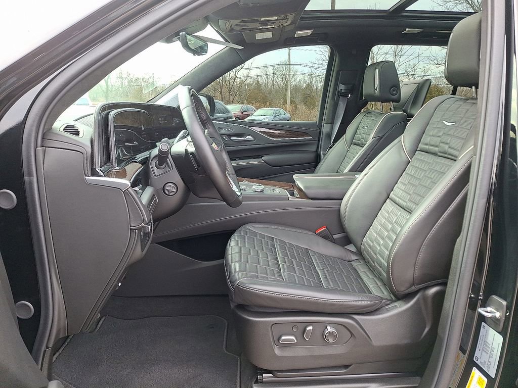 Used 2024 Cadillac Escalade Sport Platinum w/ Heavy-Duty Trailer Package image 23