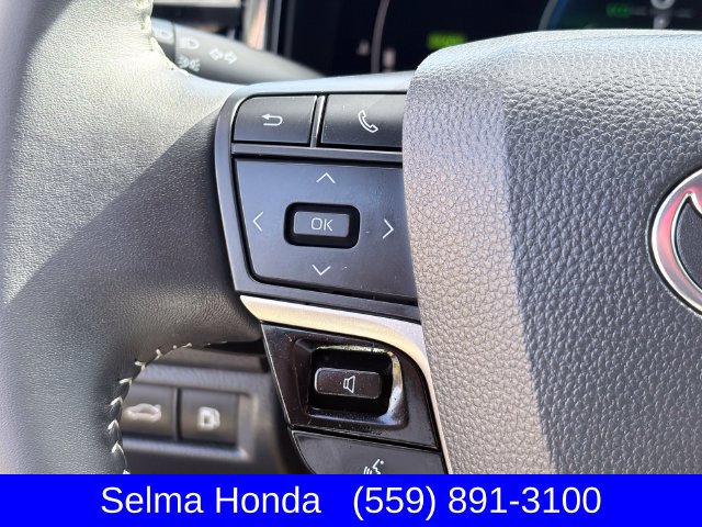 Used 2025 Toyota Camry SE FWD image 12