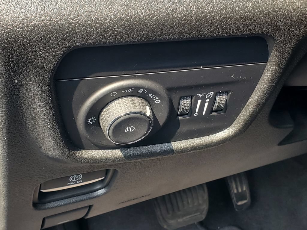 Used 2023 Jeep Grand Cherokee L Limited AWD/4WD image 9