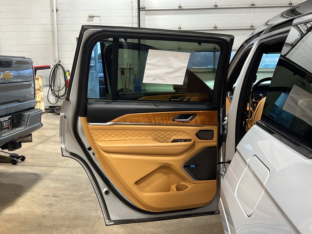 Used 2021 Jeep Grand Cherokee L Summit image 36