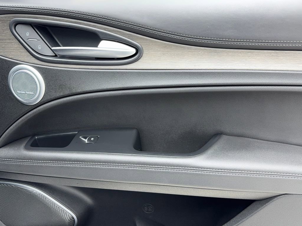 Used 2022 Alfa Romeo Stelvio Ti AWD/4WD image 39