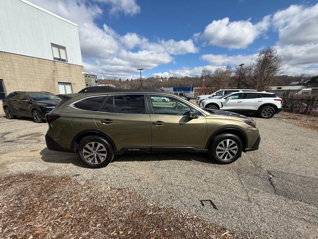 Used 2022 Subaru Outback Premium image 7