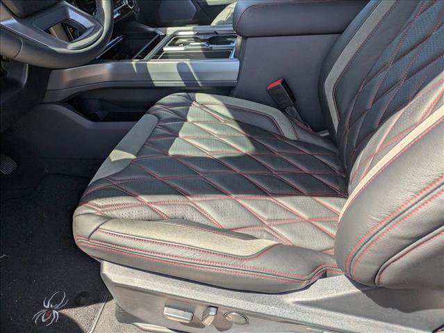 New 2026 Ford F250 Lariat w/ Black Appearance Package video 3