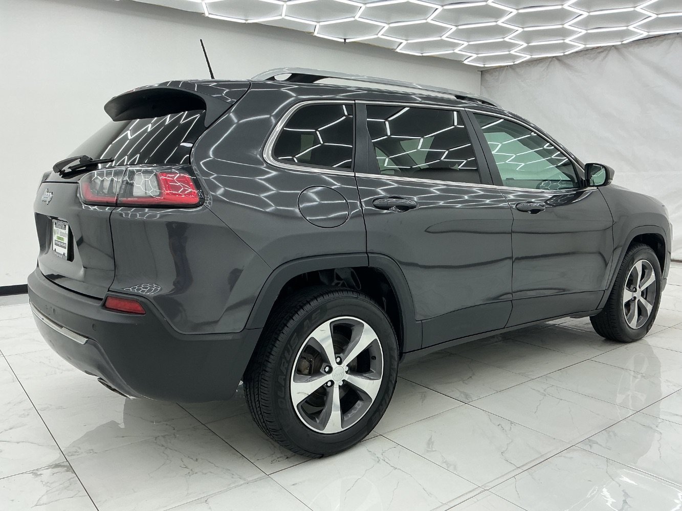Used 2019 Jeep Cherokee Limited AWD/4WD image 11